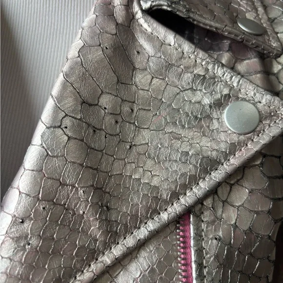 โจDARE TO DAZZLE: THE BLUMARINE SILVER MOTO JACKET โจ - Picture 4 of 7